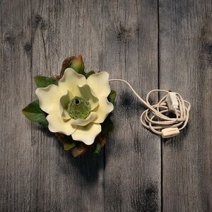 Ceramic Magnolia Accent lamp